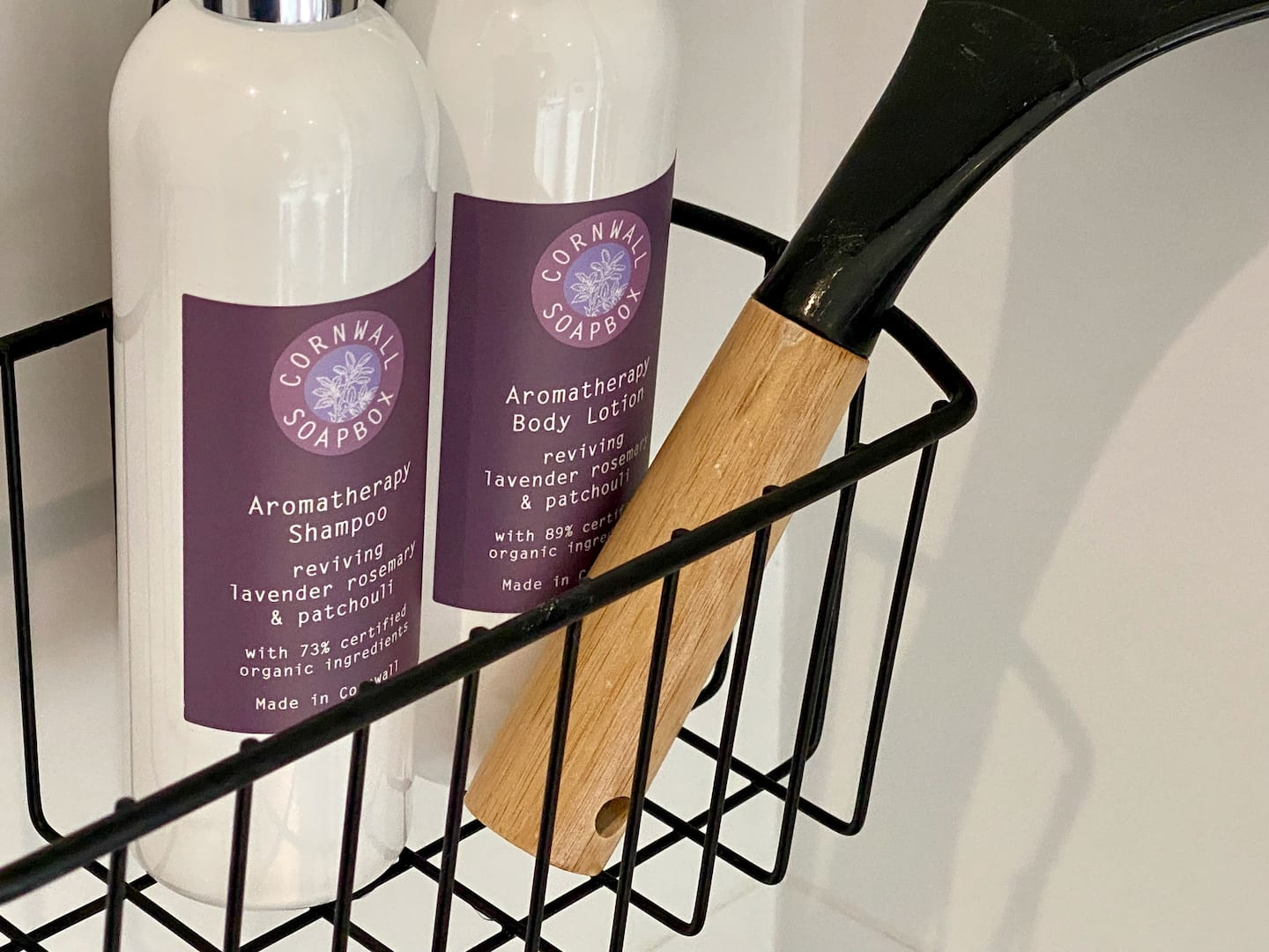 Bathroom with bamboo finishing